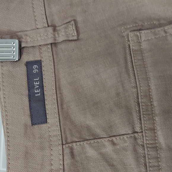 Level 99, NWOT, Women's Tan Shorts. Size 29. - Picture 3 of 5